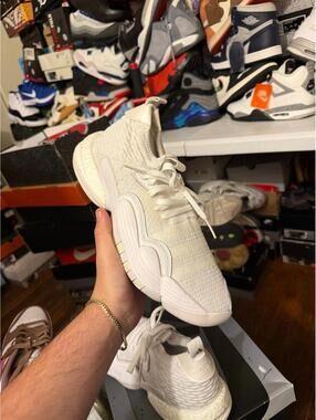 Adidas Trae young sz 10